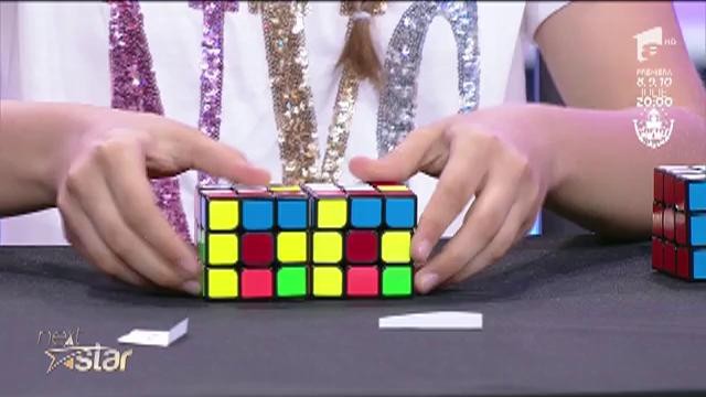 Alexia Fierbinteanu Calinescu face spectacol cu 50 de cuburi Rubik