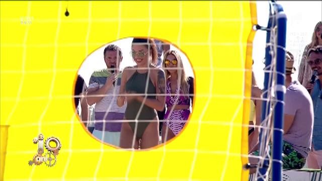 Provocare nouă la Neatza. Fetele vs. băieții joacă fotbal