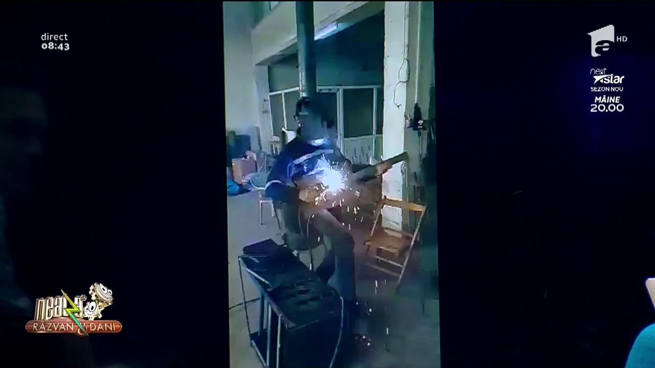 Smiley News. Metalist la propriu! C&acirc;ntă cu aparatul de sudură