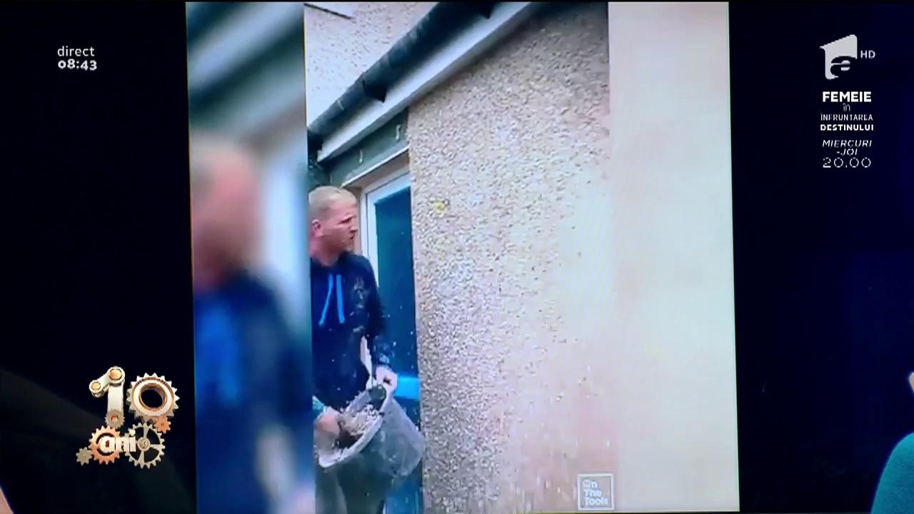 Smiley News. Cum se pune nisipul pe un perete