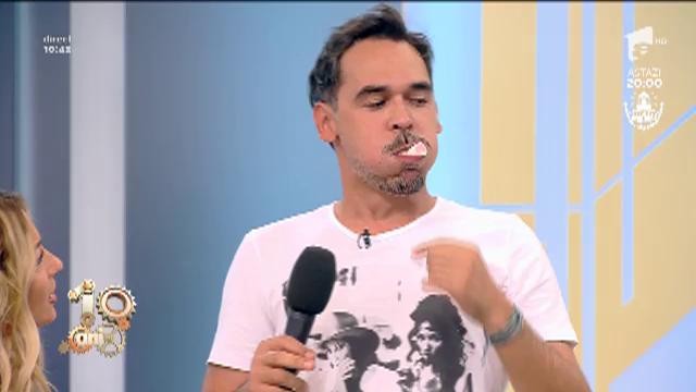 R&acirc;zi cu lacrimi! Fetele trebuie să spună &bdquo;Iepuraș drăgălaș&rdquo; cu gura plină de dulciuri