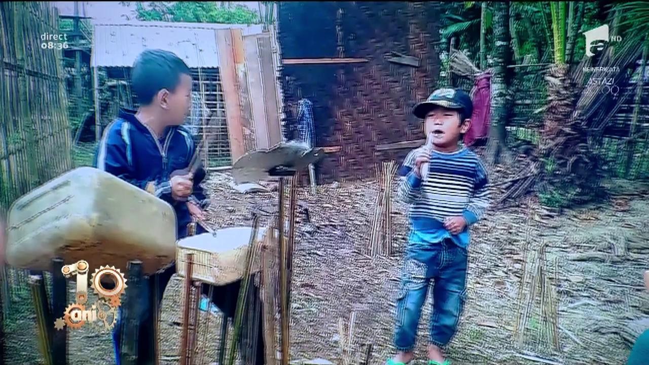 Smiley News! Formație de copii cu instrumente improvizate