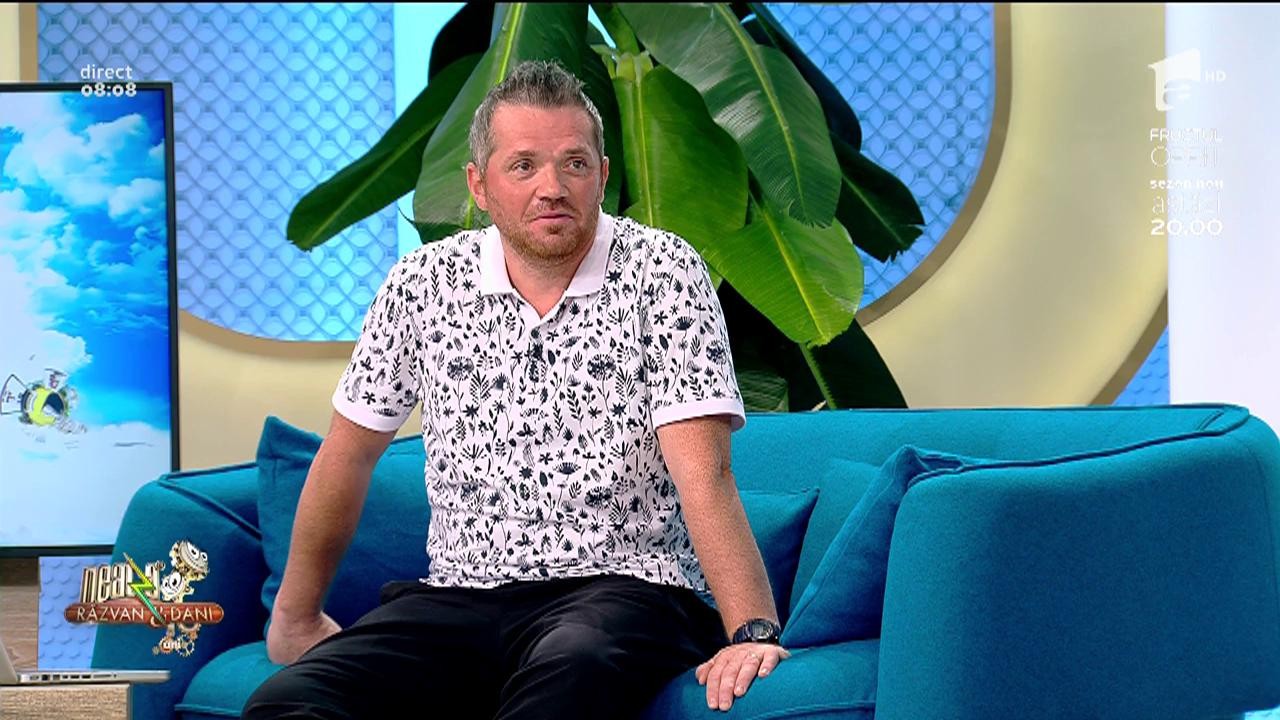 Dani Oțil și-a &icirc;ntrebat colegii de platou &icirc;n ce persoană de sex opus ar avea &icirc;ncredere, pentru o zi, să le țină telefoanele mobile