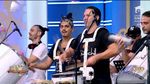 Trupa SuperChill a c&acirc;ntat, la Neatza, un colaj de piese