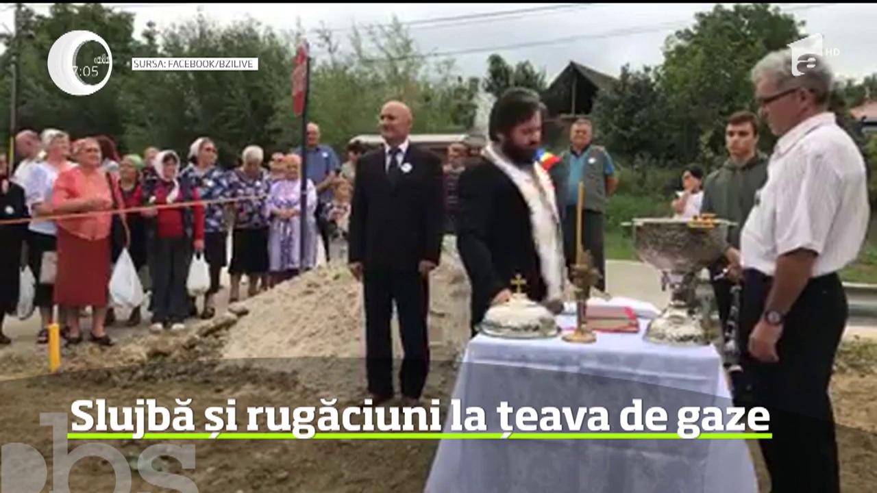 Slujbă și rugăciuni la țeava de gaz &icirc;n satul Vlădiceni-Tomeşti din judeţul Iaşi