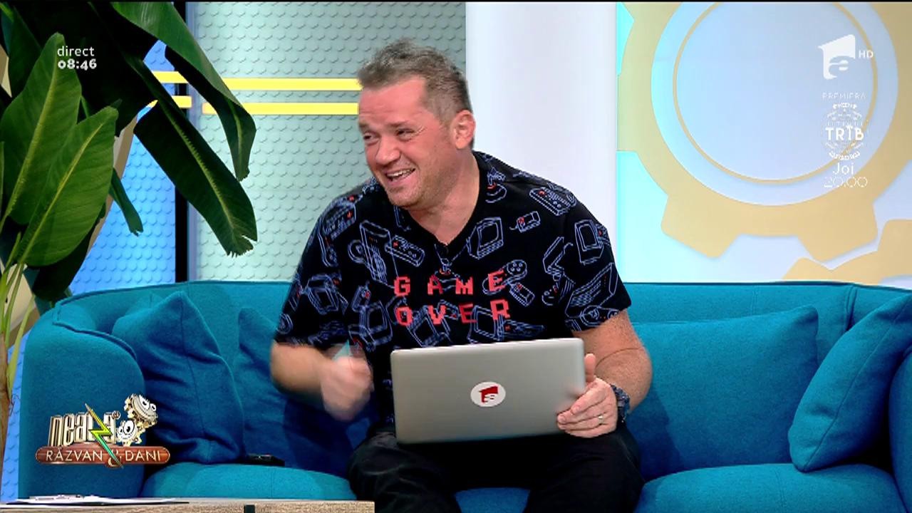 Smiley News! &Icirc;ntrecere &icirc;ntre un băiat și o fată, &icirc;n club