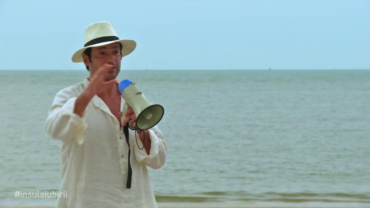 Concurs nebun pe "Insula Iubirii"! Fetele se &icirc;ntrec pentru un salt cu parașuta