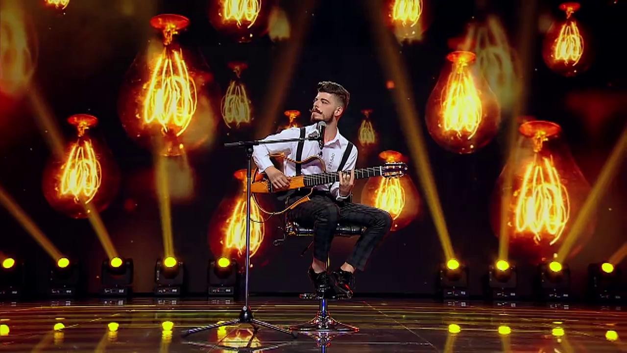 Michael Buble - "Feeling Good". Vezi cum cântă Gabriel Lupașcu, pe scena X Factor