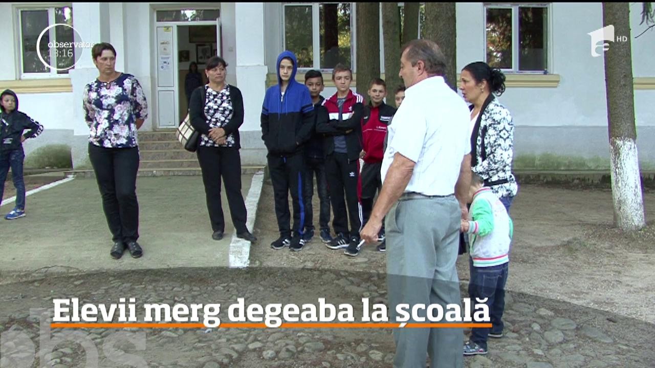 Situaţie tensionată la &icirc;nceput de an şcolar &icirc;ntr-o localitate din Gorj. Elevii merg degeaba la cursuri