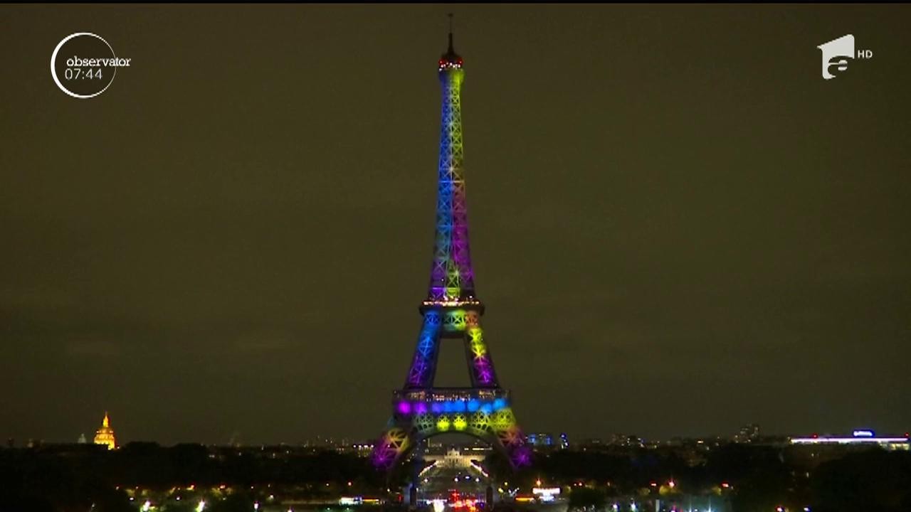 Spectacol de lumini &icirc;n centrul Parisului