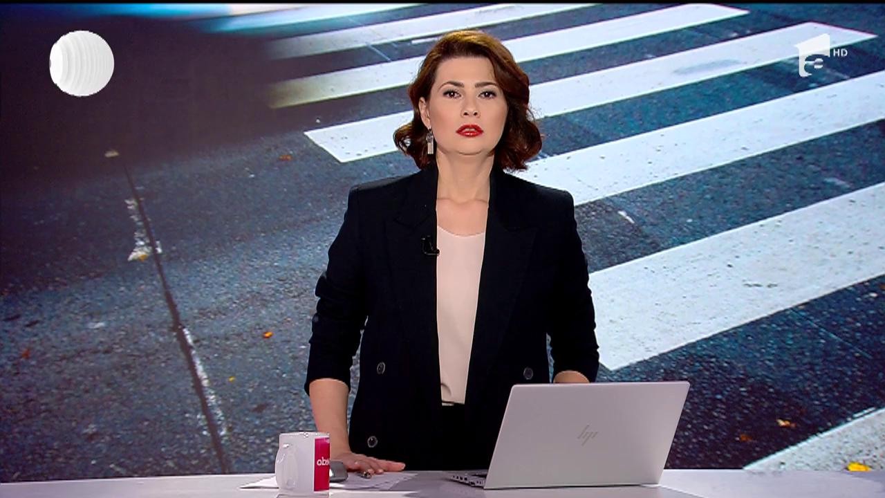 Camion cu remorcă, plin cu lemne, filmat pe contrasens pe Austostrada 1, &icirc;ntre Sibiu şi Deva