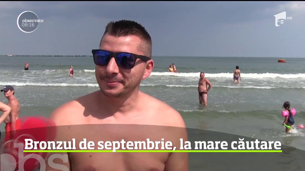 Chiar dacă suntem la jumătatea lui septembrie, la mare e &icirc;ncă plin. Sunt mii de turişti veniţi să se bucure toamna călduroasă