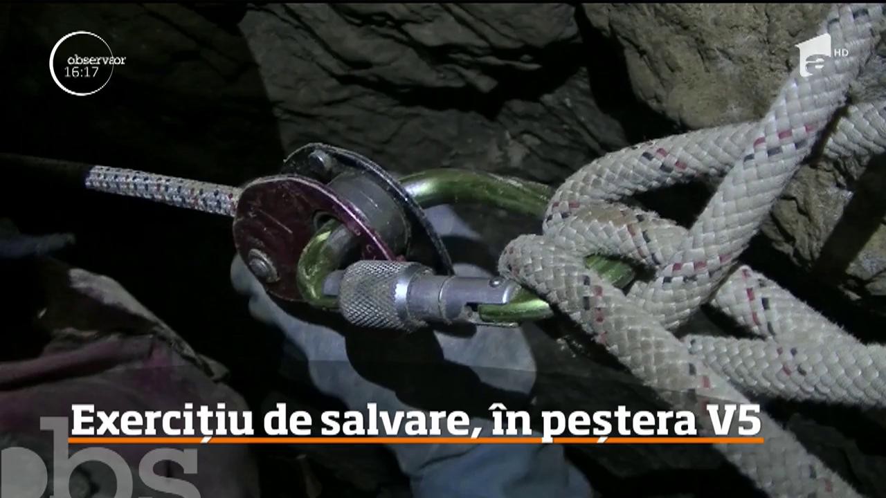 Exerciţiu de salvare, &icirc;n cea mai ad&acirc;ncă peşteră din Rom&acirc;nia!