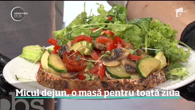 Micul dejun a devenit o masă c&acirc;t pentru toată ziua. Puţini rom&acirc;ni mai au timp pentru toate cele trei mese ale zilei, aşa că bucătarii şi-au adaptat meniurile