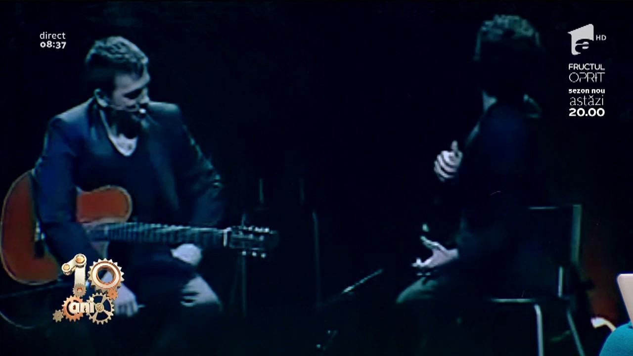 Smiley News! C&acirc;ntărețul care imită perfect chitara electronică