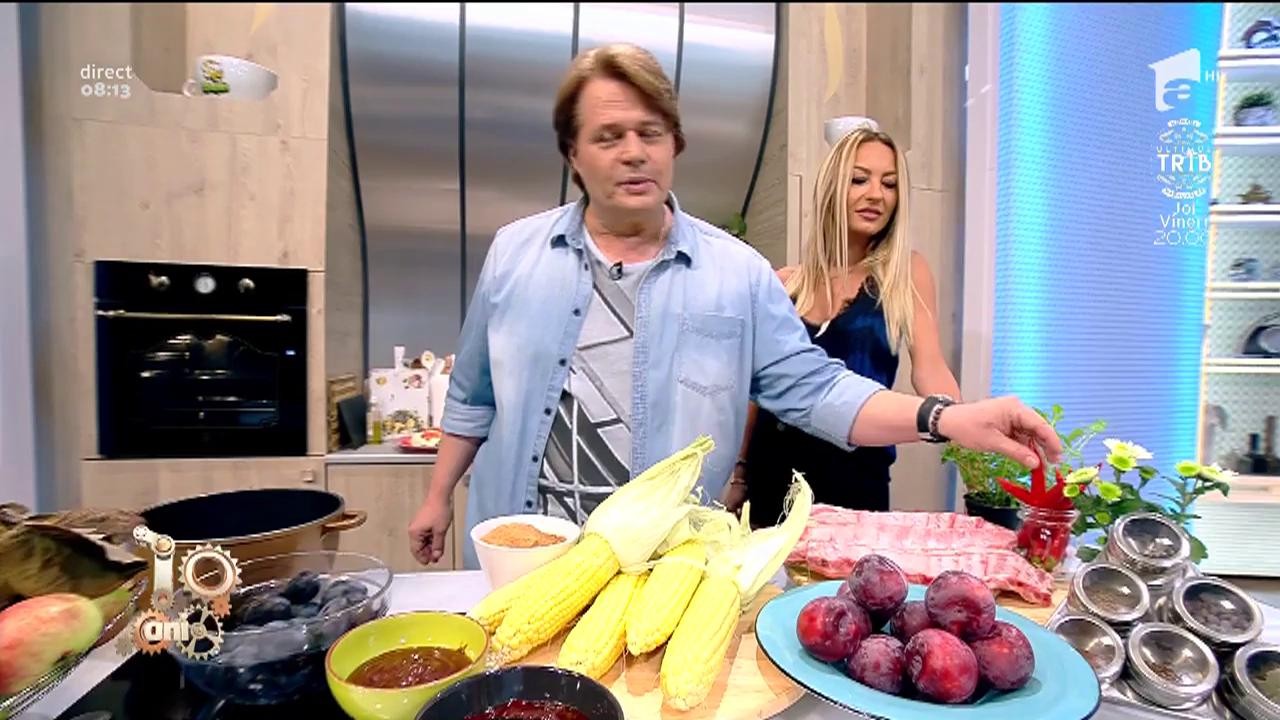 O rețetă de sezon foarte gustoasă: Coaste cu sos de prune și garnitură din porumb