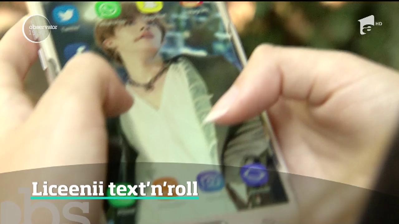 Socializarea din curtea şcolii s-a mutat pe internet