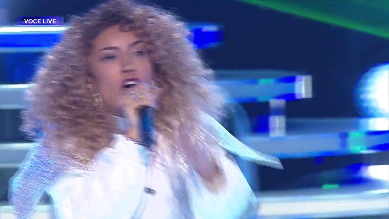 Barbara se transformă în Rita Ora - „Anywhere”