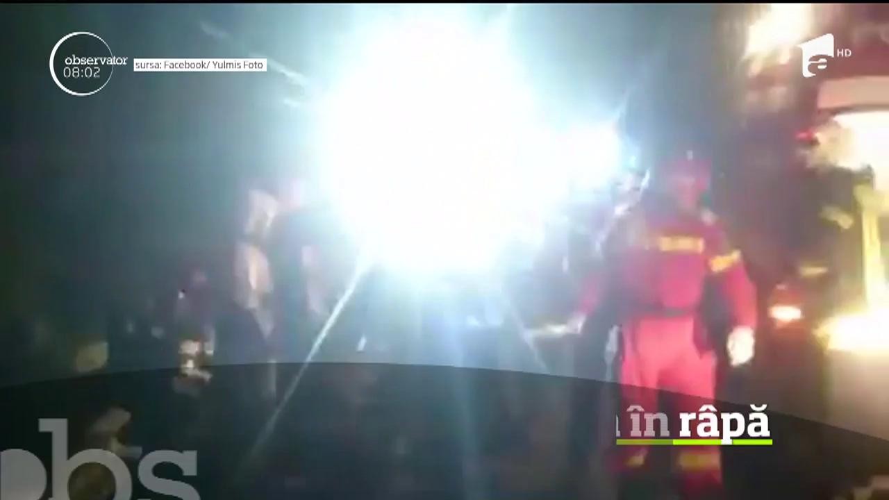 &Icirc;n judeţul Suceava, o familie a trecut milimetric pe l&acirc;ngă moarte, pe Transrarău! Maşina &icirc;n care se aflau 4 persoane, doi părinţi şi cei doi copii ai lor, a căzut &icirc;ntr-o r&acirc;pă