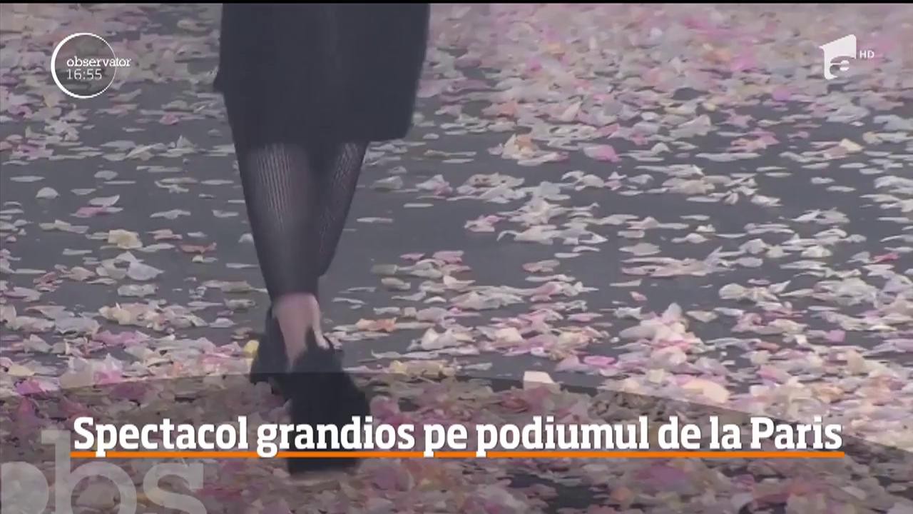 Spectacol grandios la Săptăm&acirc;na Modei de la Paris