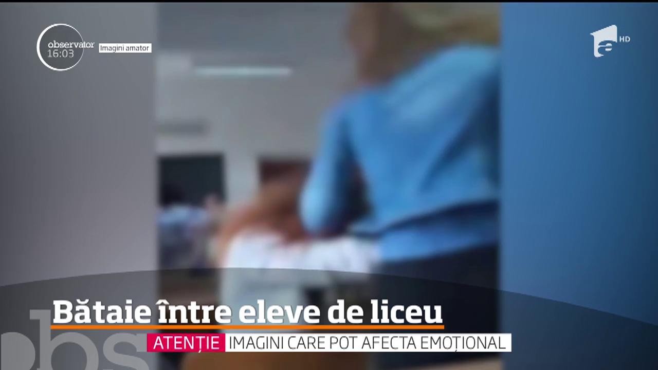 Anchetă de proporţii la un liceu din Tg. Neamţ, după ce două eleve de clasa a 10-a au fost filmate &icirc;n timp ce-şi &icirc;mpărţeau pumni şi picioare