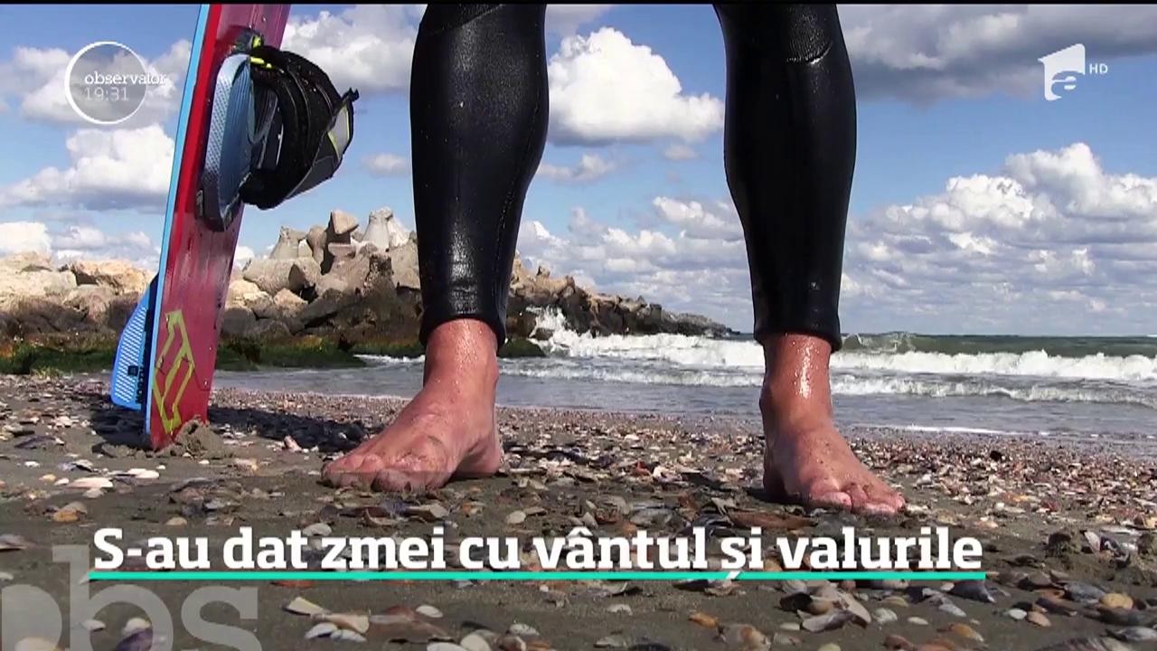 Dacă la munte a fost ger, la mare v&acirc;ntul i-a provocat &icirc;n larg de amatorii de senzaţii tari