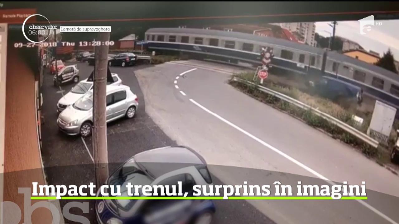Impact violent la o trecere la nivel cu calea ferată &icirc;n judeţul Mureş filmat de o cameră de supraveghere