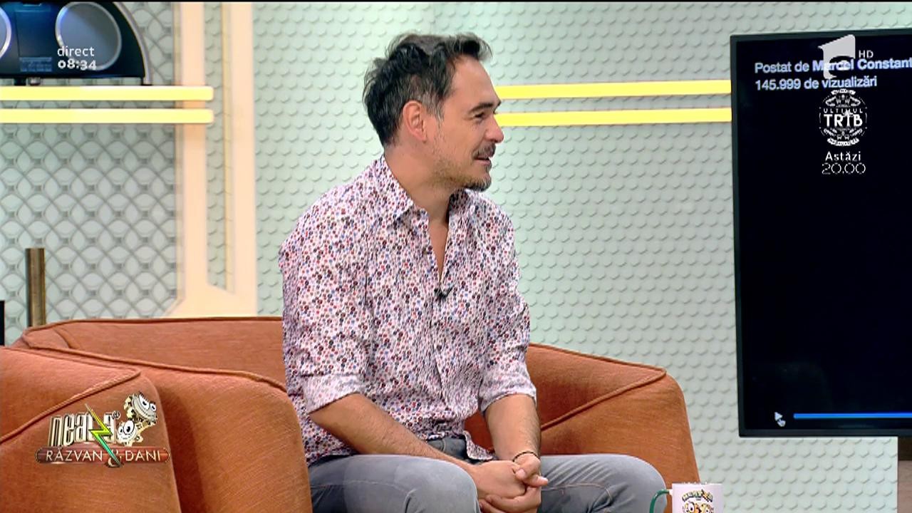 Smiley News. Cum reușesc doi "Dorei" să asfalteze un drum