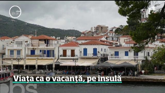Doi rom&acirc;ni din Craiova s-au mutat &icirc;n Grecia și trăiesc o viaţă ca o vacanță, pe insulă