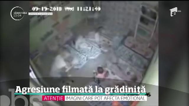 O educatoare din Constanţa a fost surprinsă de camerele de supraveghere &icirc;n timp ce brusca mai mulţi copii