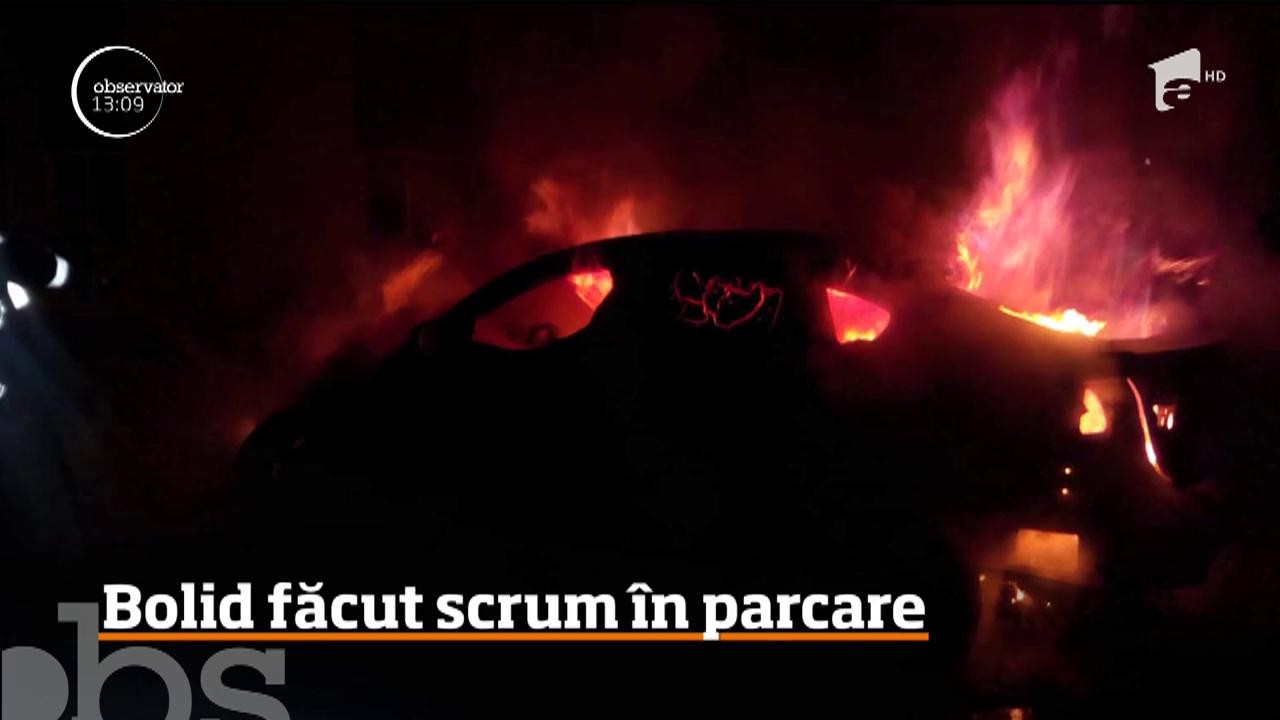 Imagini surprinzătoare filmate &icirc;n Cluj-Napoca! Un autoturism de lux a ars ca o torţă, &icirc;n parcarea unui bloc