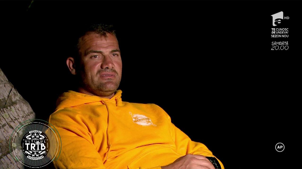 Ionuţ Iftimoaie, căzătură ur&acirc;tă la "Ultimul Trib": "Mi-am trosnit genunchiul"