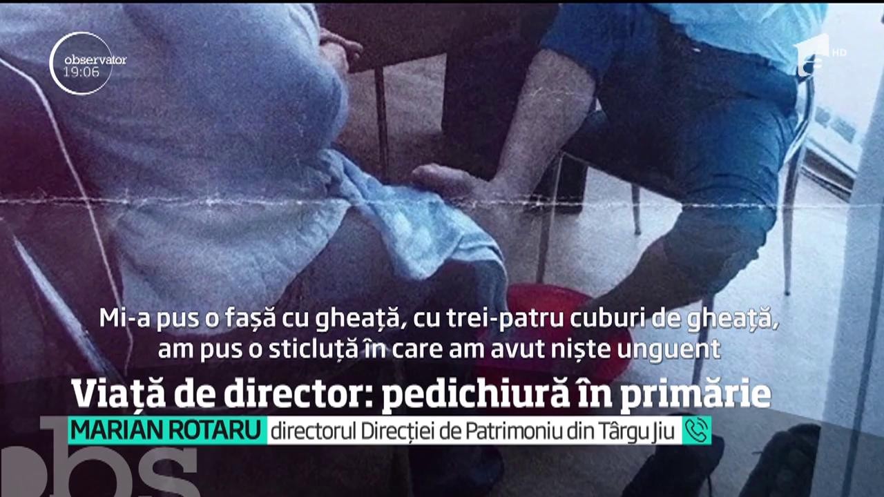 Un director din primăria T&acirc;rgu Jiu, fotografiat la o sedinţă de pedichiură, &icirc;n birou!