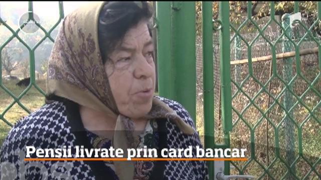 Pensionarii din mediul rural sunt disperaţi. De anul viitor &icirc;şi vor primi banii pe carduri