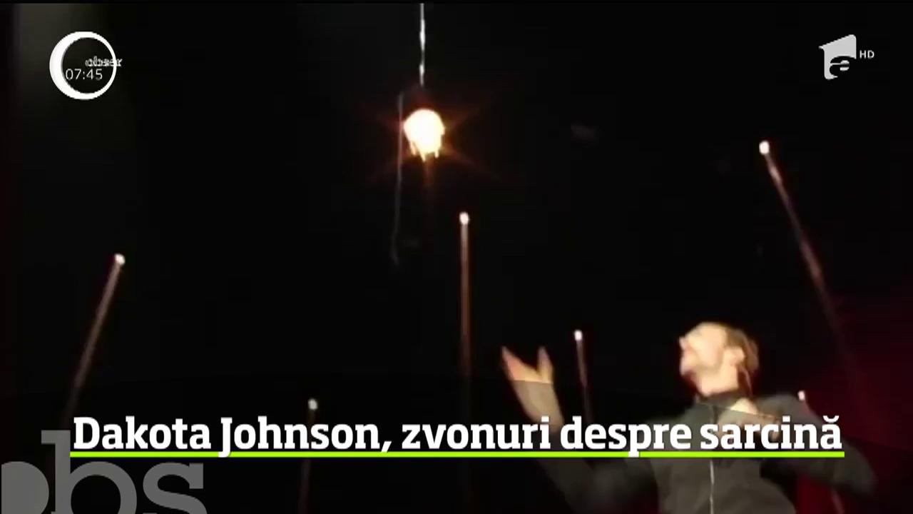 Dakota Johnson şi iubitul ei, solistul trupei ColdPlay ar aştepta un copil &icirc;mpreună