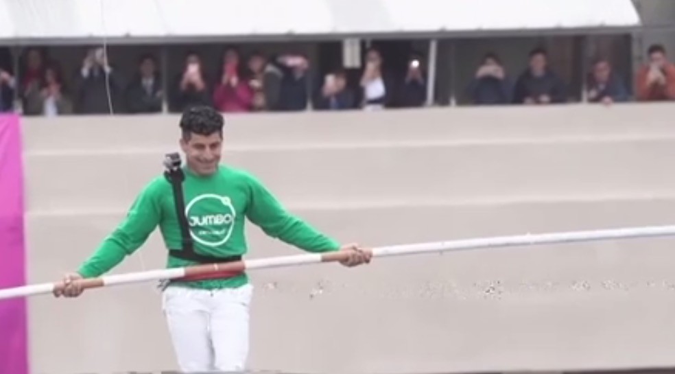 Cascadorie riscantă &icirc;n capitala statului Chile