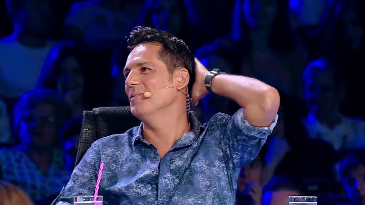 Delia, contorsionism la X Factor! I-a pus piciorul pe umar lui Horia Brenciu