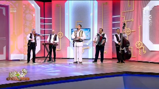 Gelu Voicu și Taraful Lăutarii din Teleorman c&acirc;ntă, la Neatza, melodia &bdquo;Unde a pus m&acirc;ndra casa&rdquo;