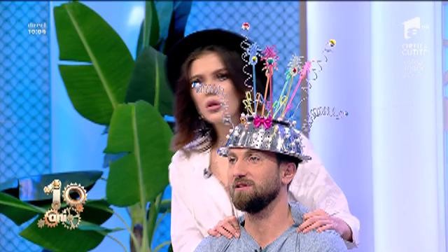 "Școala de Ucenice". Emily Burghelea &icirc;i citește g&acirc;ndurile lui Dani Oțil