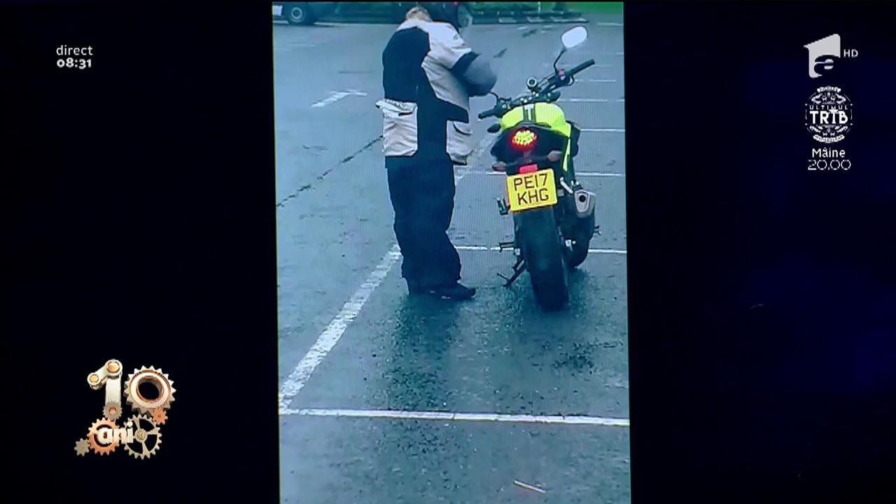 Smiley News. Video amuzant. Motociclistul cu... picioare scurte, pornire cu probleme