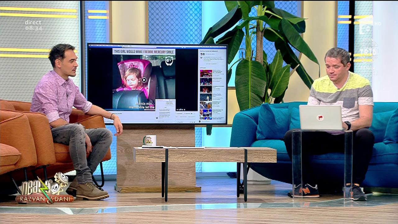 Smiley News. O fetiță c&acirc;ntă melodia "Bohemian Rhapsody"