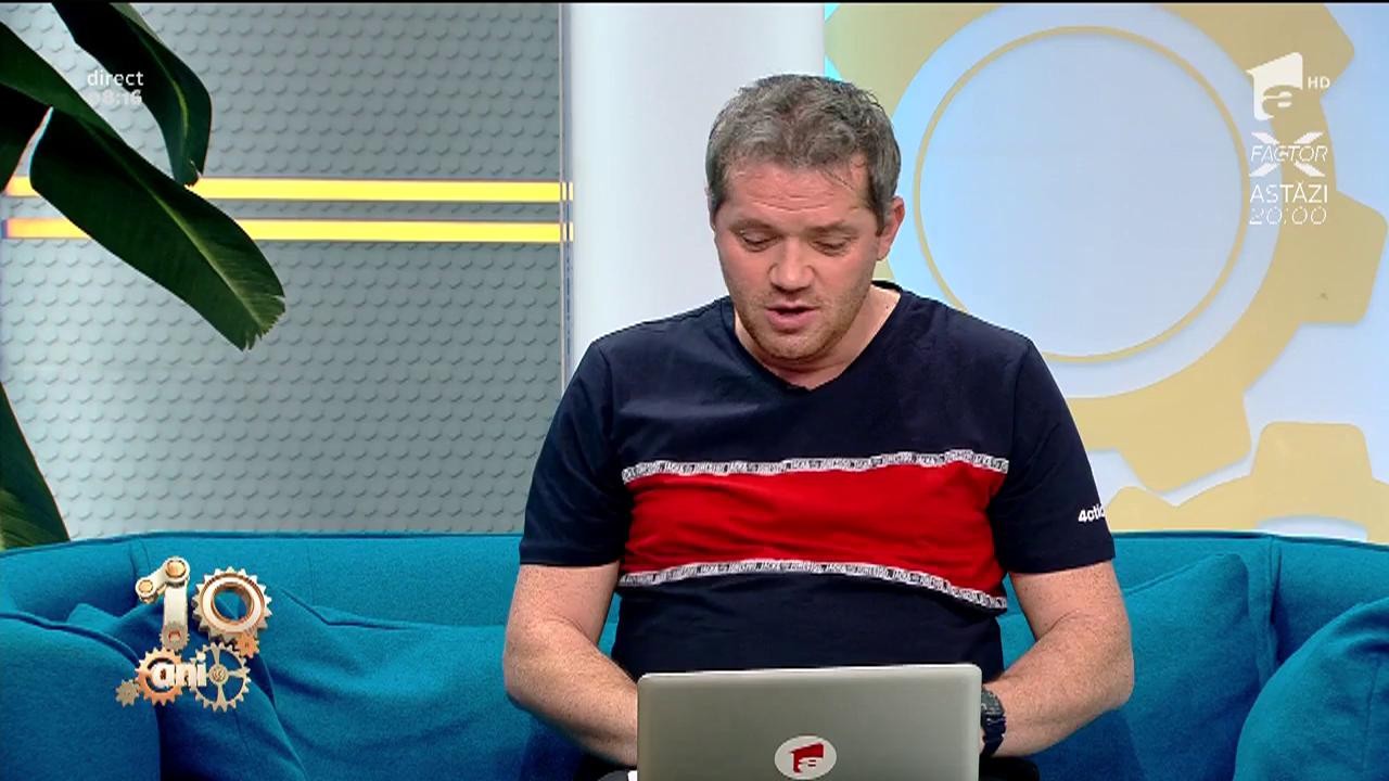 Smiley News. Reacţia adorabilă a unui bebeluș la decorațiunile de Crăciun