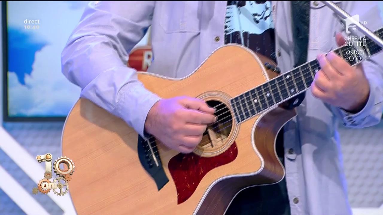 Ducu Bertzi c&acirc;ntă, la Neatza, melodia "Colindița sf&acirc;ntă"