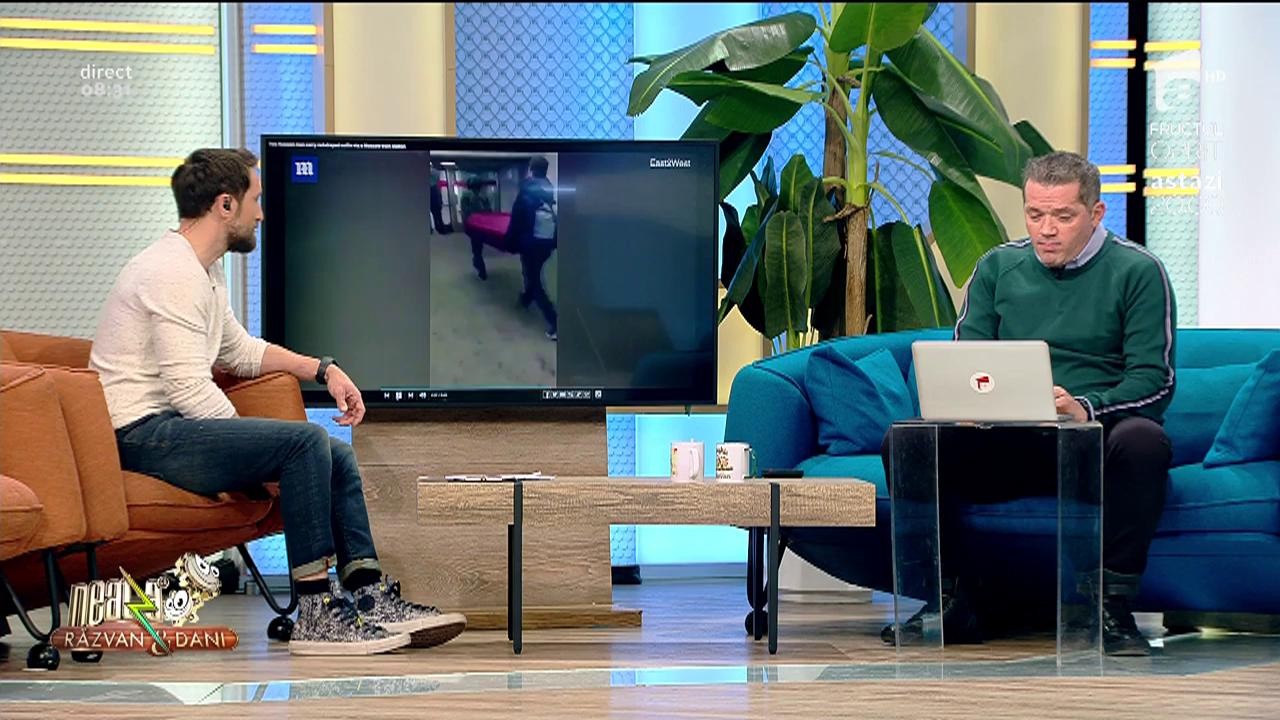 Smiley News. Doi ruși au mers cu un coșciug prin metroul din Moscova