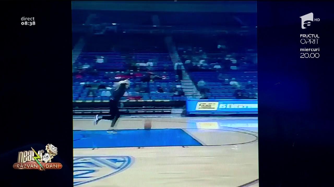 Smiley News. Patru coșuri de baschet marcate &icirc;n 32 de secunde!