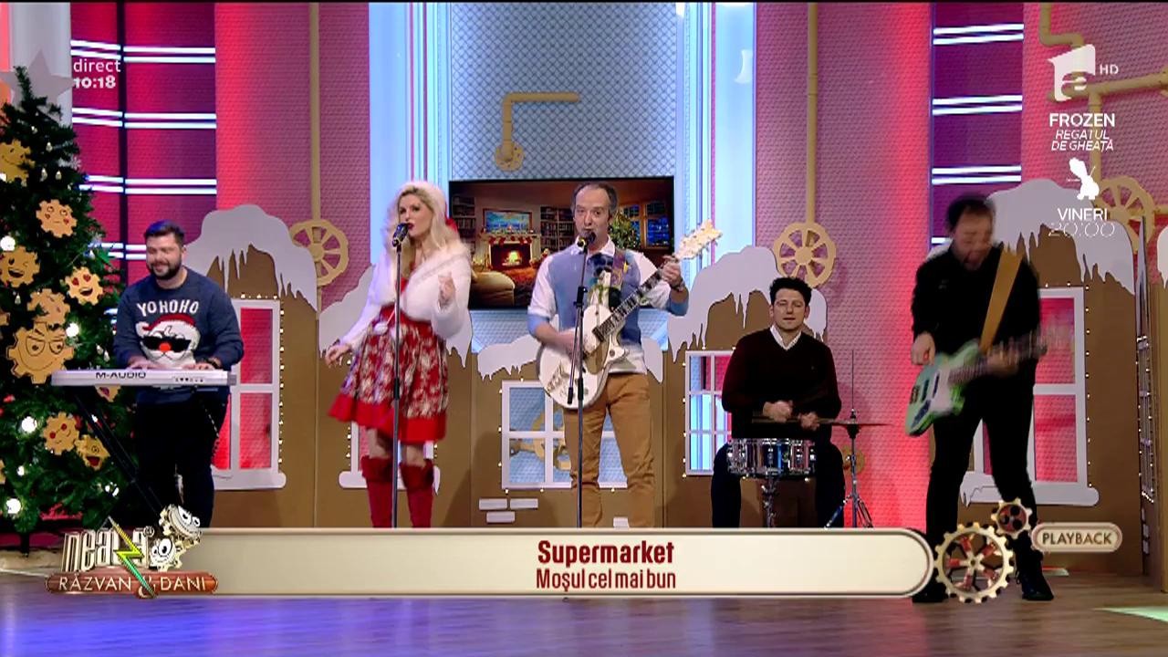 Supermarket c&acirc;ntă melodia "Moşul cel mai bun"