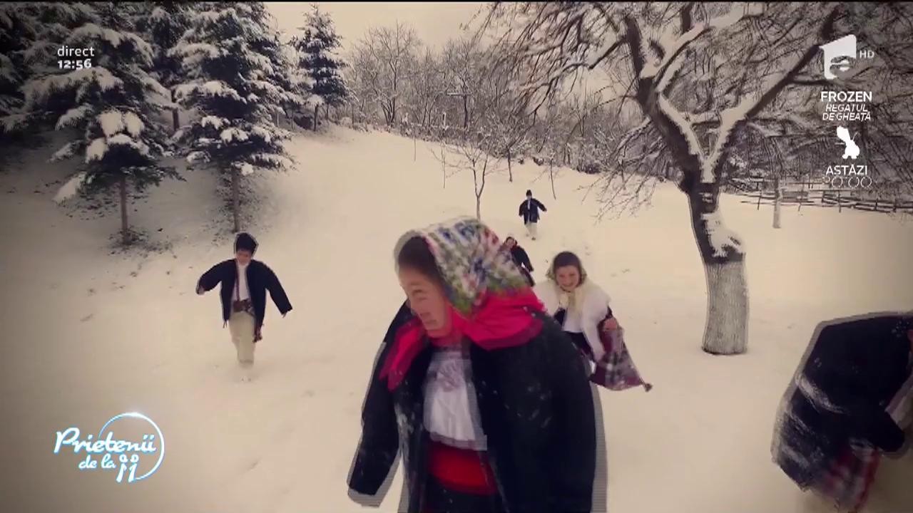 Suzana și Daciana Vlad - "Mândru ninge-n astă sară"
