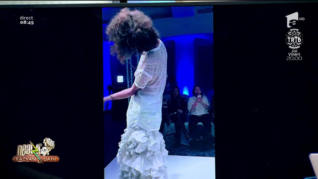 Smiley News. Cea mai șocantă prezentare de modă din Londra