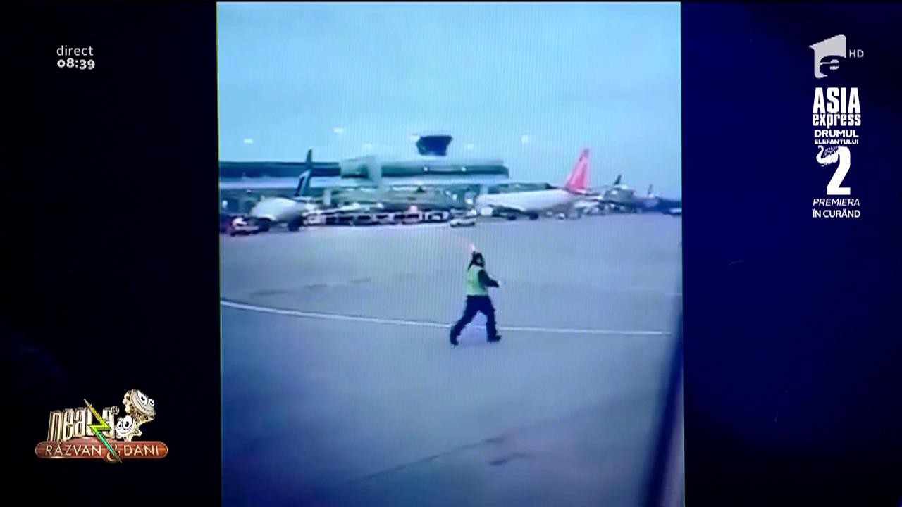 Smiley News. Decolare cu surprize. Cum este dirijat un avion &icirc;nainte să &icirc;și ia zborul