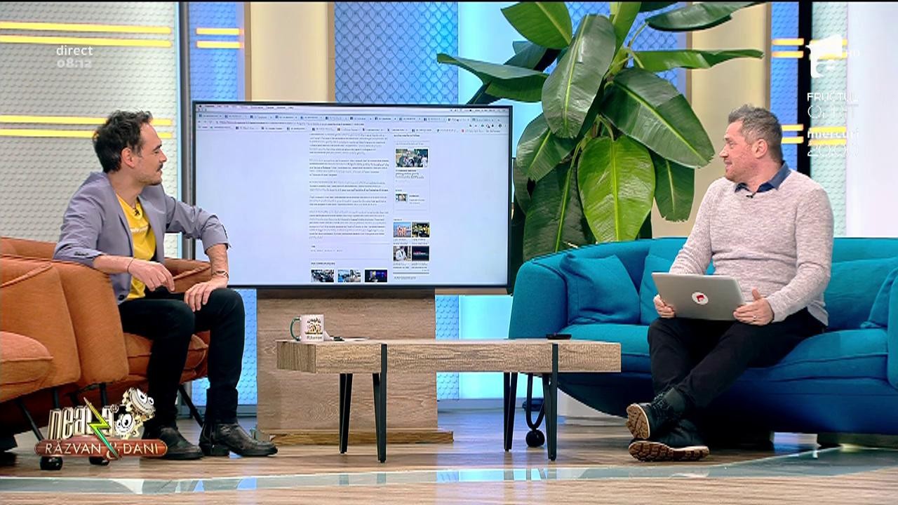 Smiley News. Doi rom&acirc;ni din Italia au furat o mașină de poliție cu tot cu polițistul aflat la filaj!